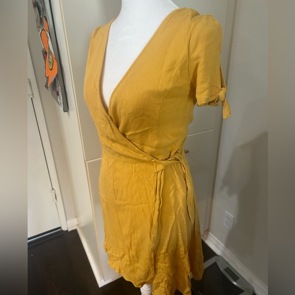 Lulus mustard wrap dress - Picture 5 of 8